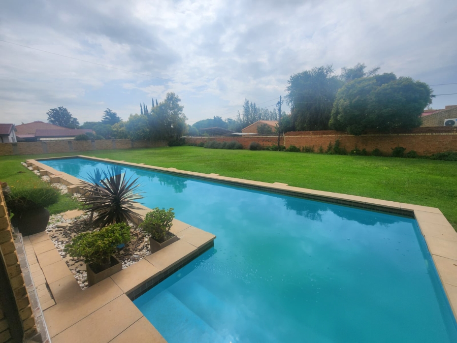 4 Bedroom Property for Sale in Jim Fouchepark Free State